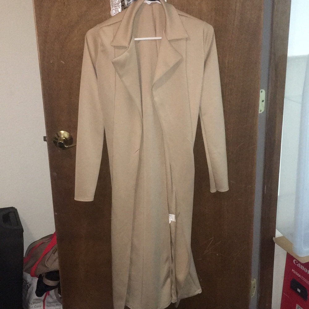 Trench coat! Never worn but no tag!